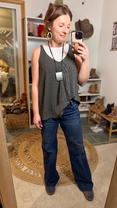 Molly Flowy Knit Tank Top [Gray] gold tank top